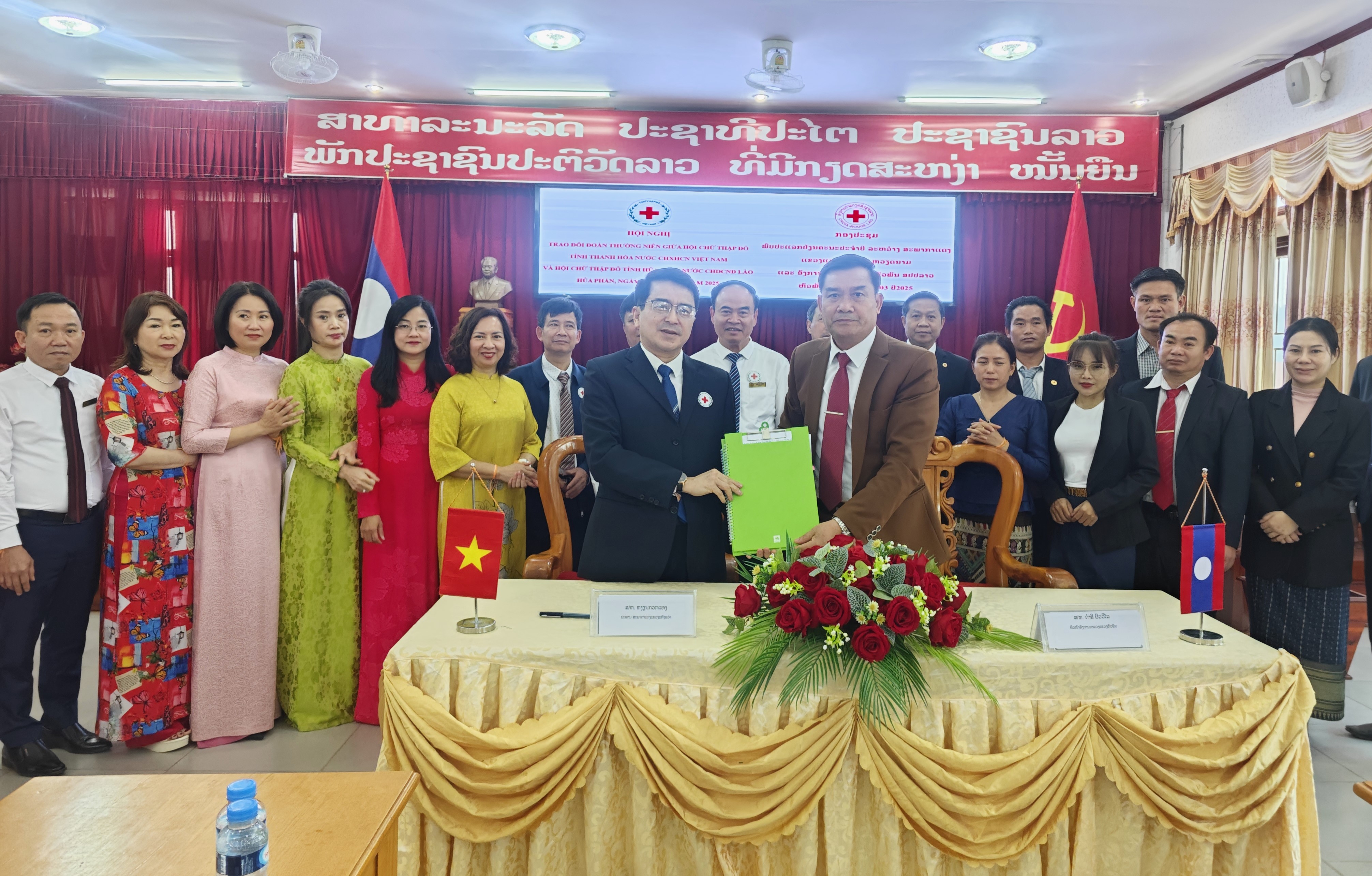 HỘI NGHỊ THƯỜNG NIÊN HỘI CHỮ THẬP ĐỎ HAI TỈNH THANH HÓA - HỦA PHĂN: THẮM TÌNH HỮU NGHỊ, THẮT CHẶT HỢP TÁC