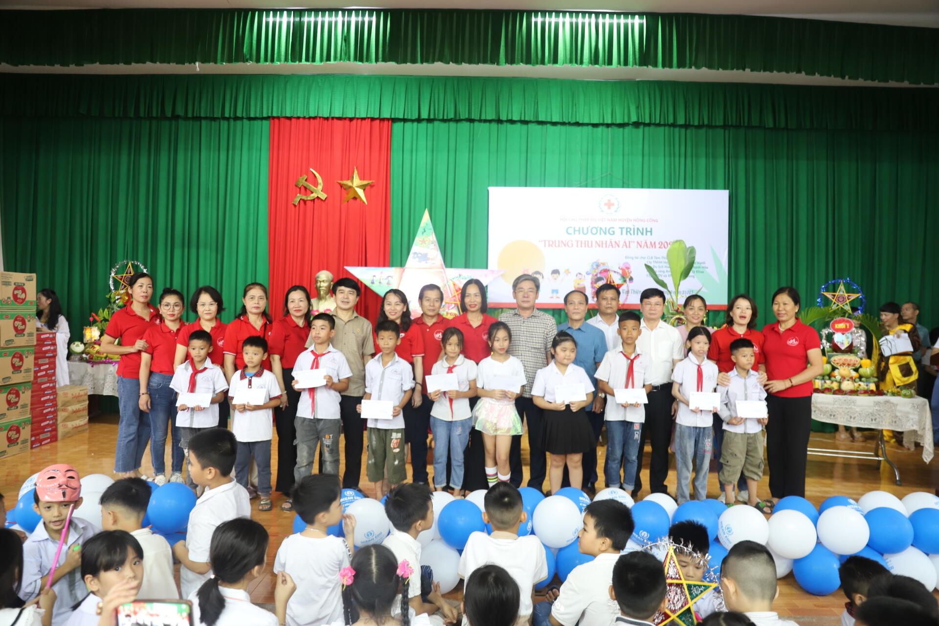 Nông Cống: Chương trình “Trung thu nhân ái” cho học sinh trường Tiểu học Vạn Thiện