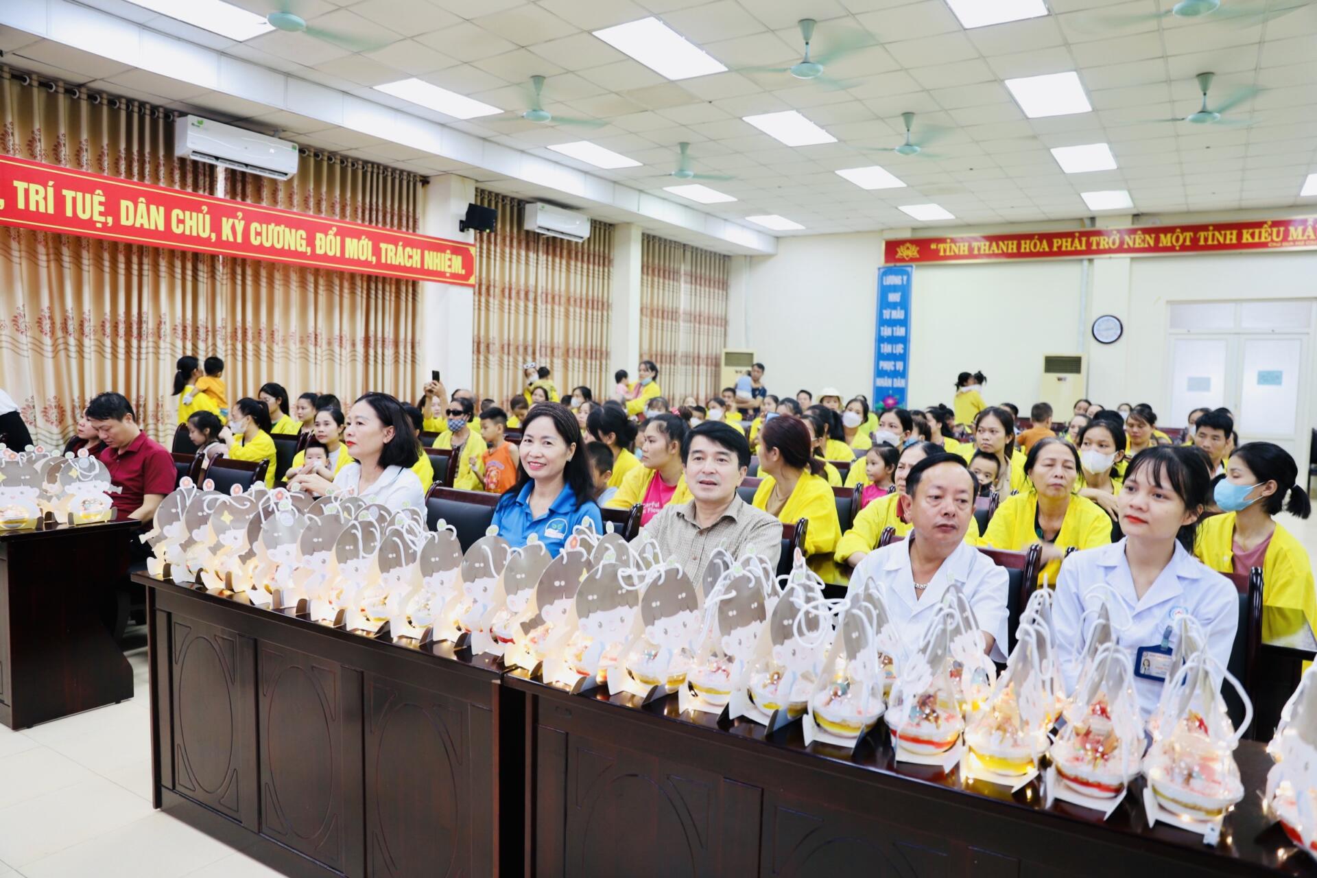 “Trung thu nhân ái” tại Bệnh viện Nhi Thanh Hóa