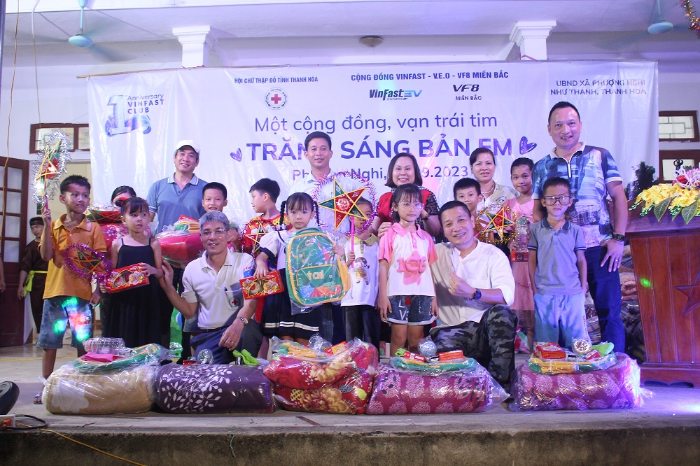 Như Thanh: Trao 160 suất quà cho trẻ em có hoàn cảnh khó khăn xã Phượng Nghi