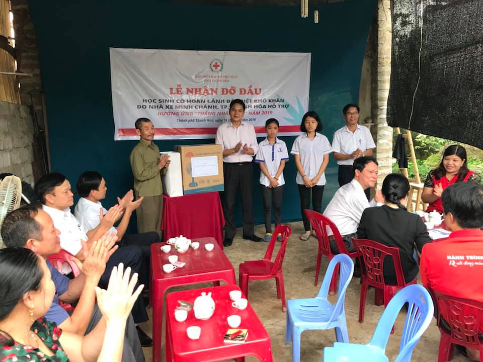 Lễ nhận đỡ đầu cho học sinh có hoàn cảnh đặc biệt khó khăn tại TP Thanh Hóa