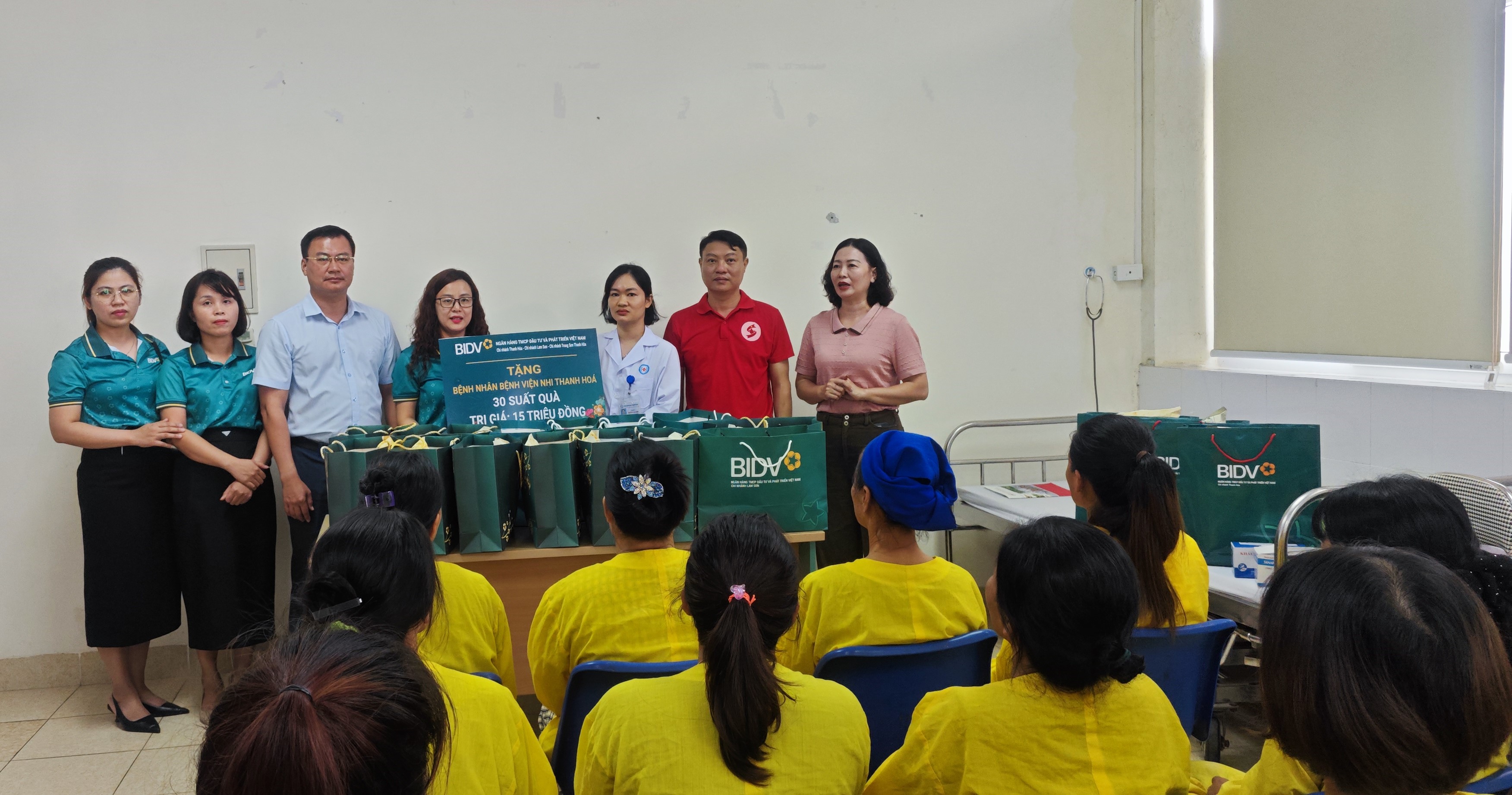 Yêu thương lặng lẽ chảy về…