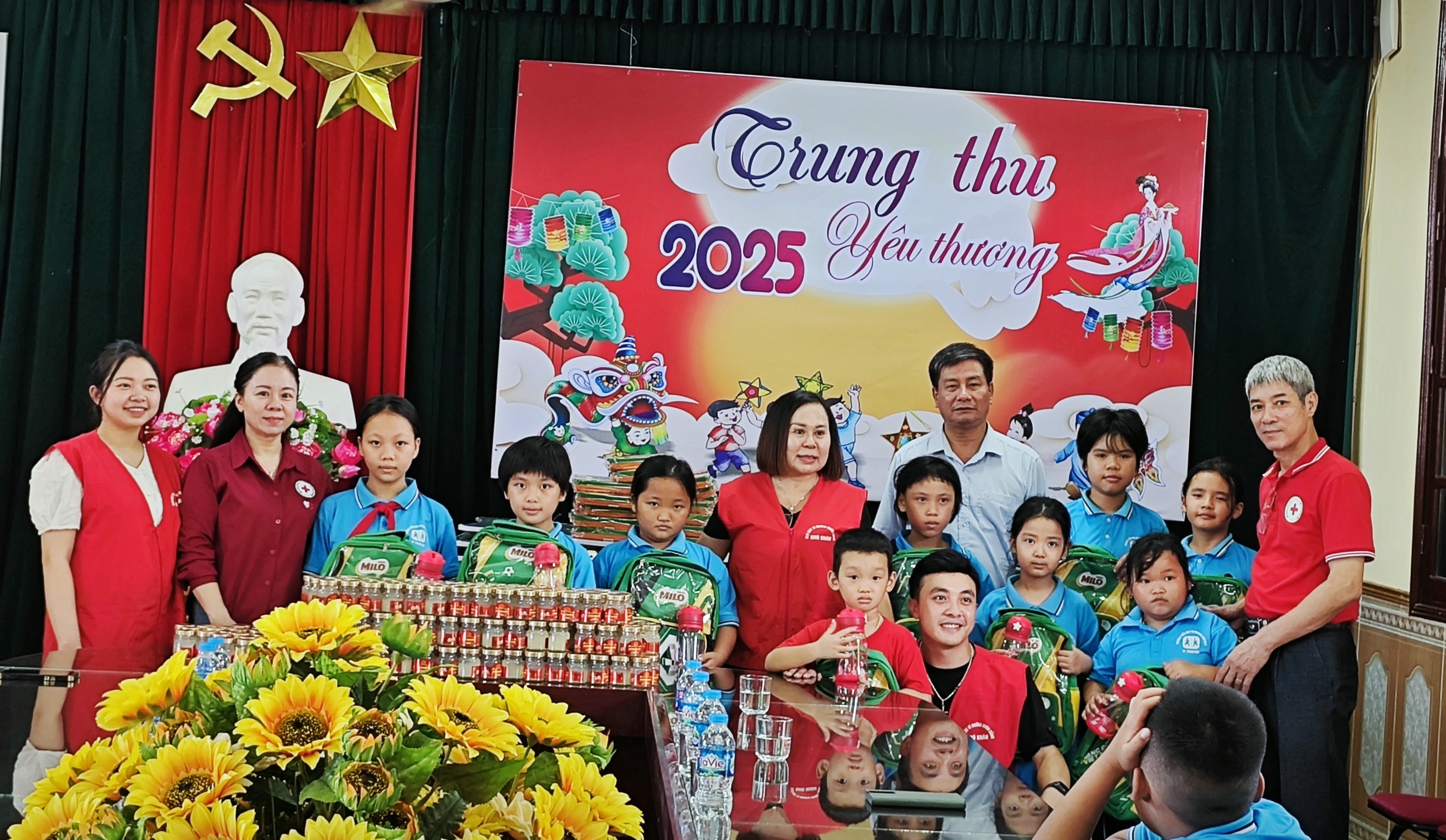 TRUNG THU YÊU THƯƠNG CHO NHỮNG MẢNH ĐỜI ĐẶC BIỆT