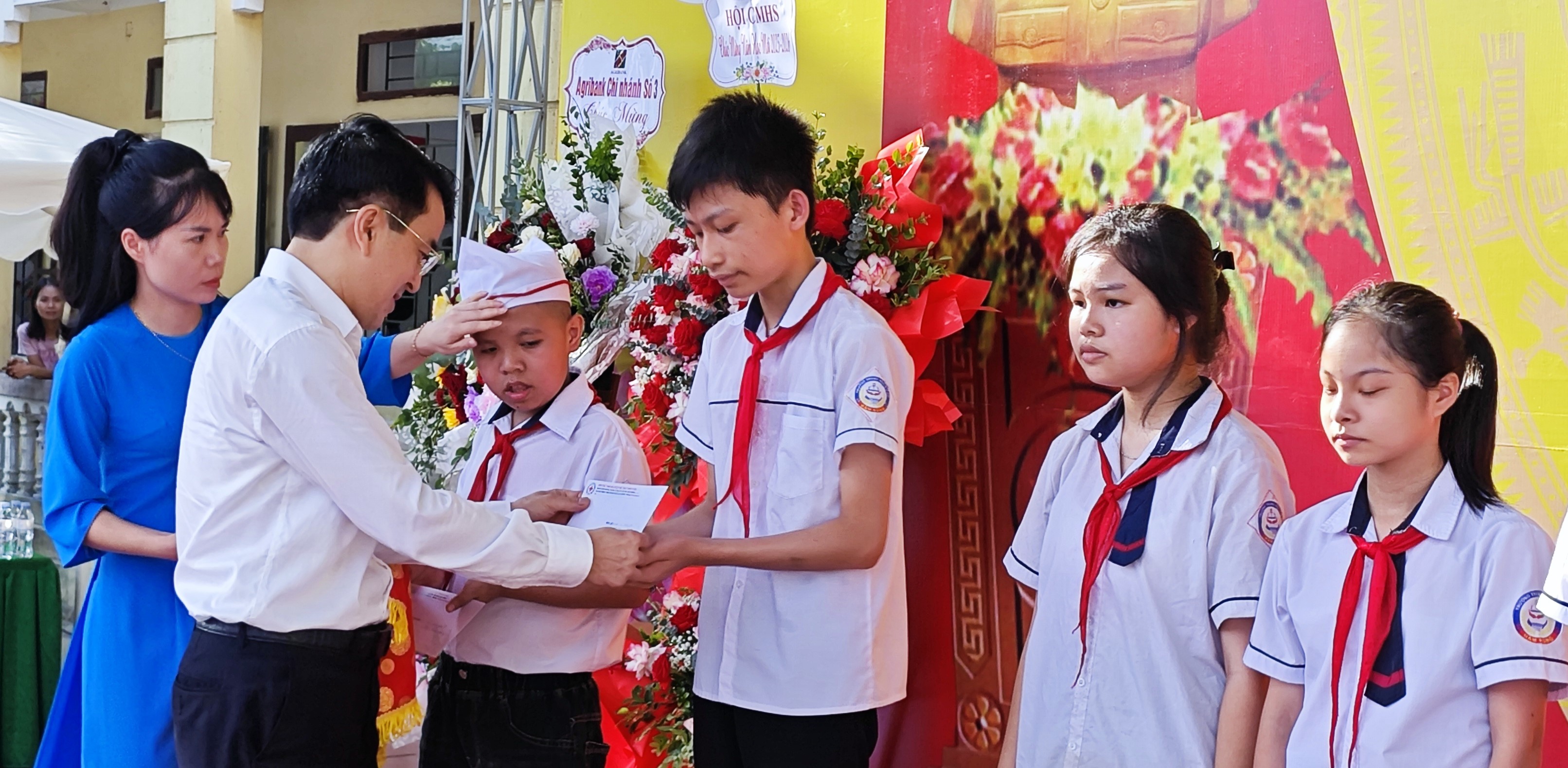 Theo bước chân em tới trường: Lan tỏa những giá trị nhân đạo (Bài 4)